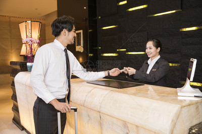 酒店前臺(tái)與會(huì)展服務(wù) 提升賓客體驗(yàn)的關(guān)鍵元素